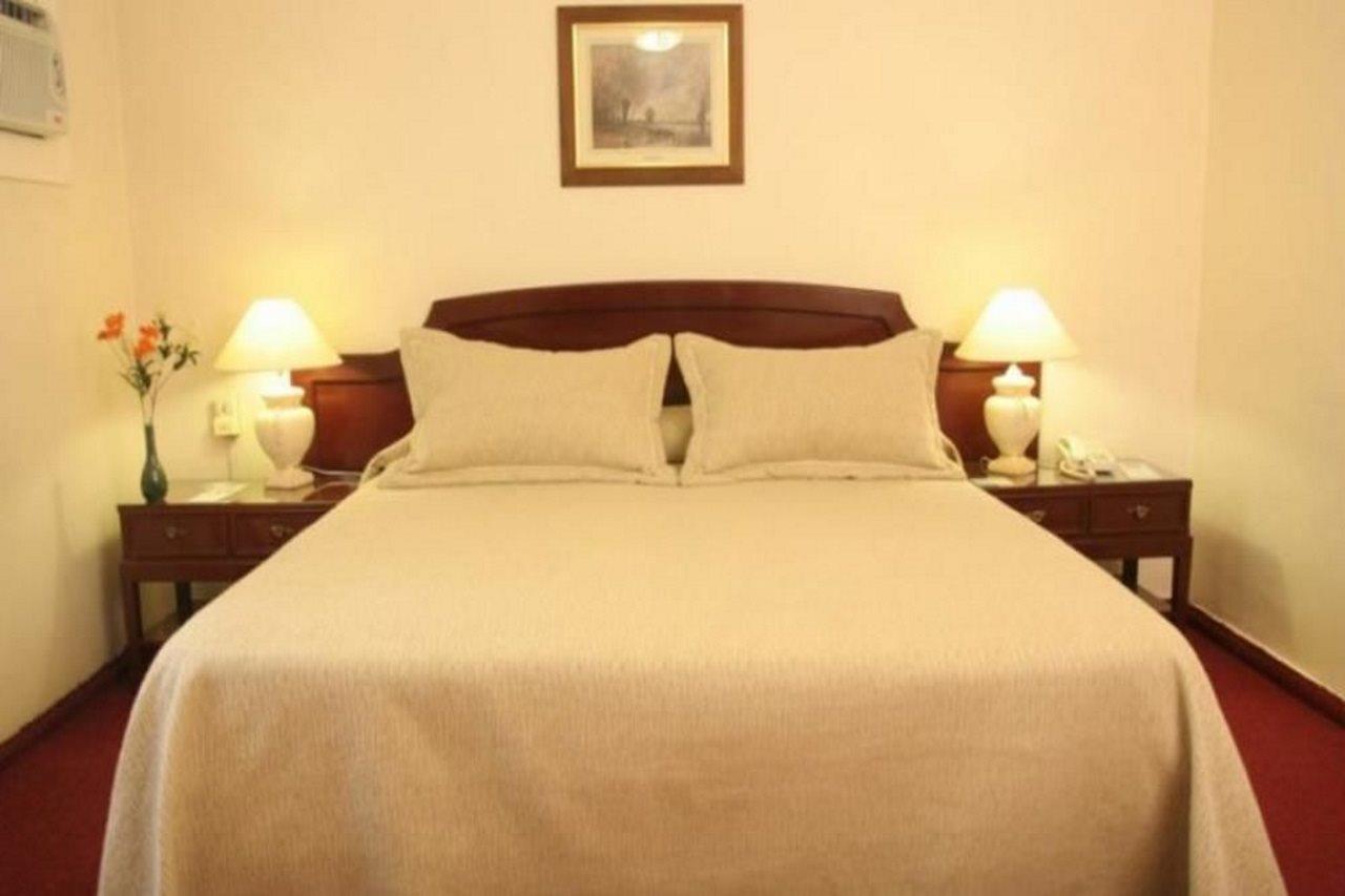Ritz Hotel Mendoza Room photo